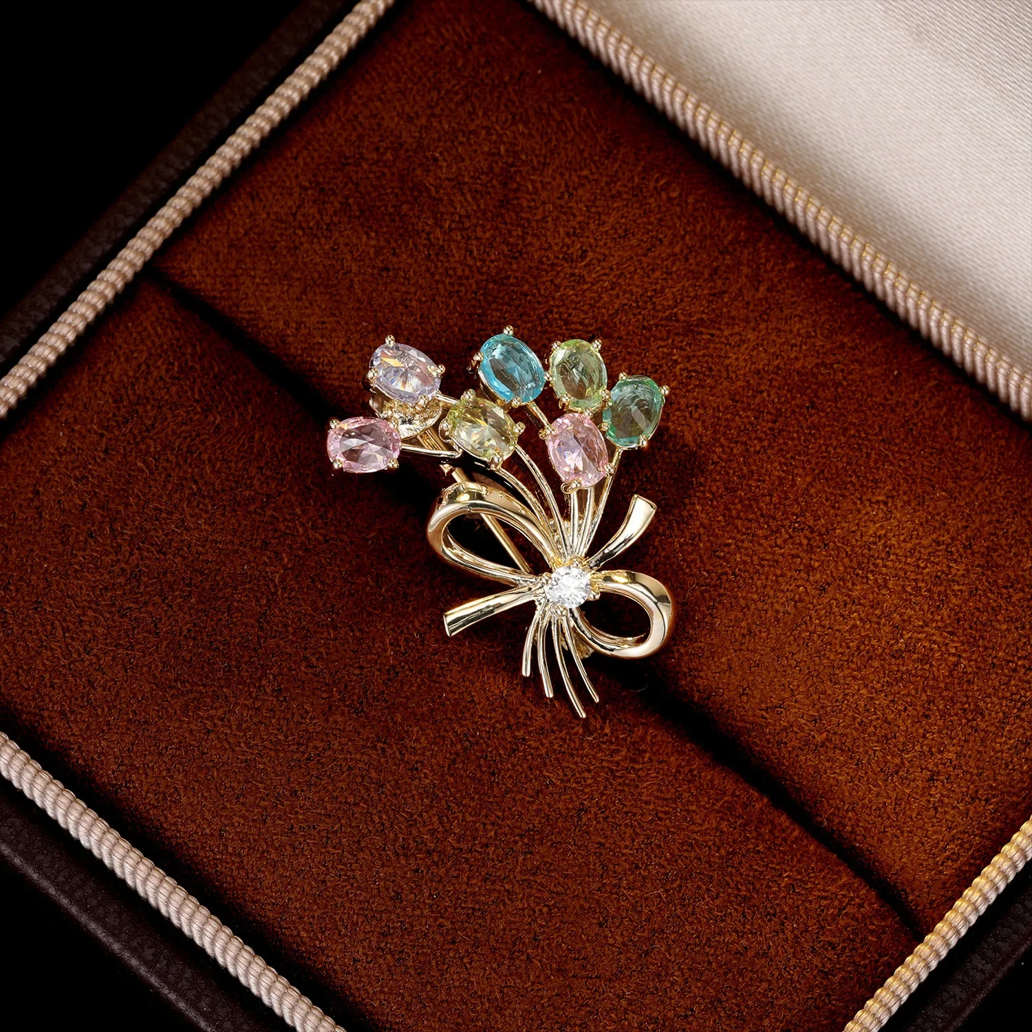 Модная и изысканная маленькая брошь-букет, элегантное и изысканное пальто, антибликовая булавка, для женщин.