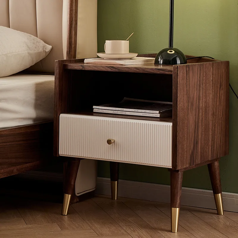 Comodino in noce nera