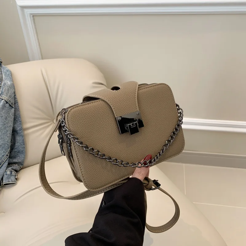 

Trendy Chain Strap Bag for Women Spacious Crossbody Purse Versatile Shoulder Tote Large Capacity Day Bag Fashionable Sling Bag