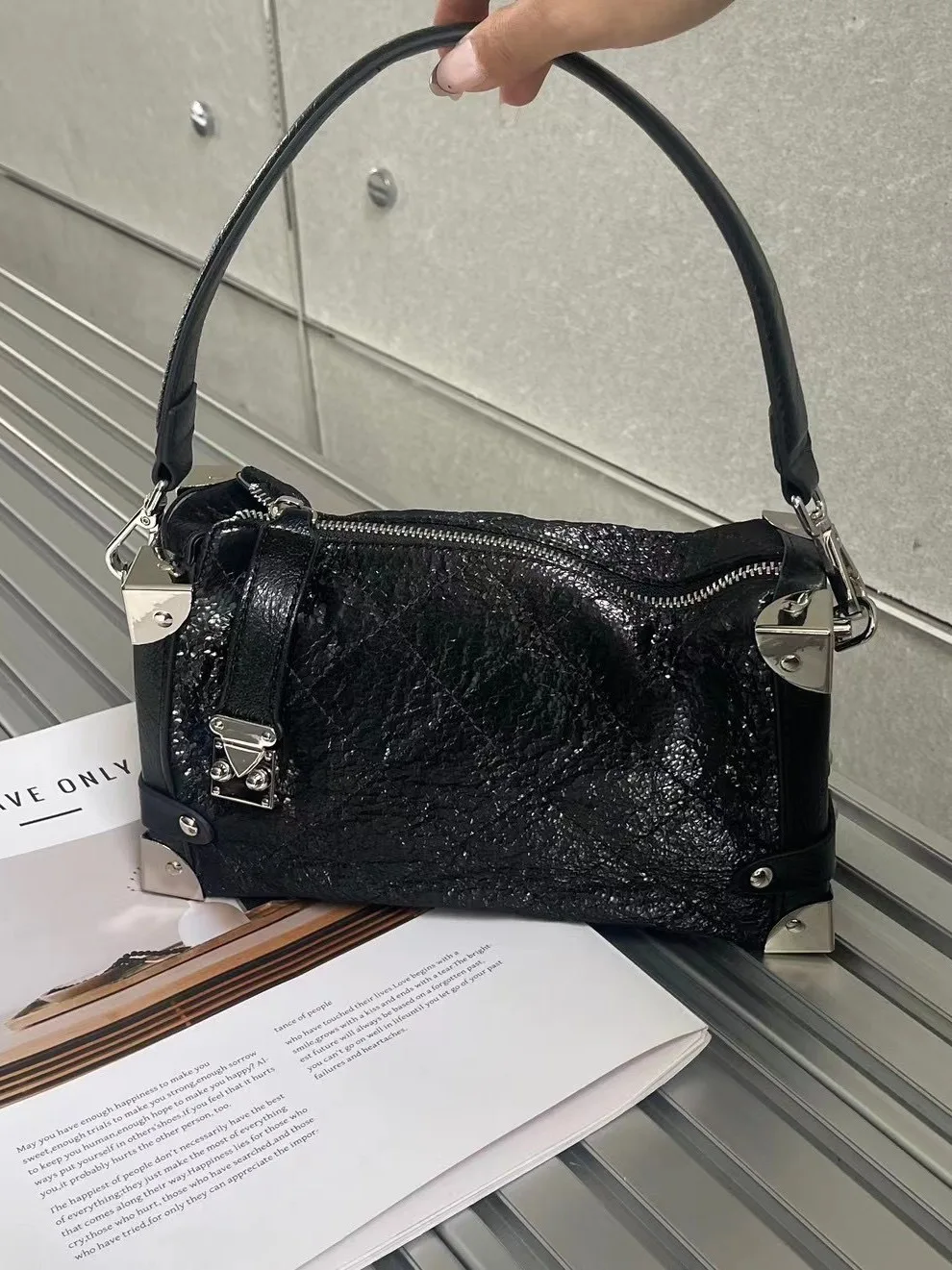 Luxury Designer Brand New High-quality Diamond Box Handbag Women\'s Niche Locking Metal Fashion Crossbody Shoulder Bag Hot Sale