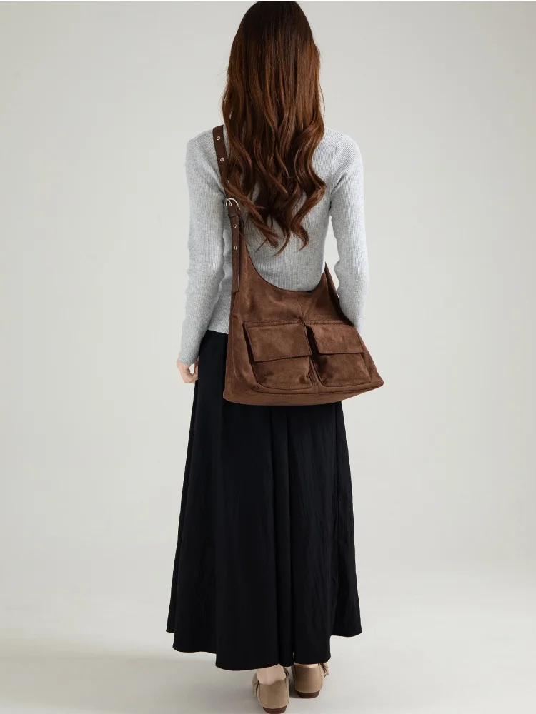 2025 حقيبة كروس متعددة الجيوب بلون واحد للنساء حقيبة كتف من جلد الغزال عالية الملمس متعددة الاستخدامات حقائب تسوق ذات سعة كبيرة