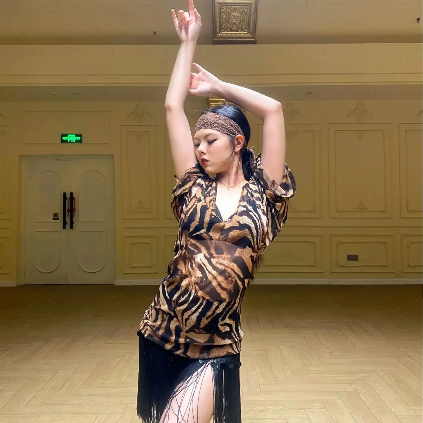 Vêtements de danse latine léopard imprimé ample maille dos nu Smock haut Chacha Rumba Tango Latin danse de salon Costumes porter DN21020