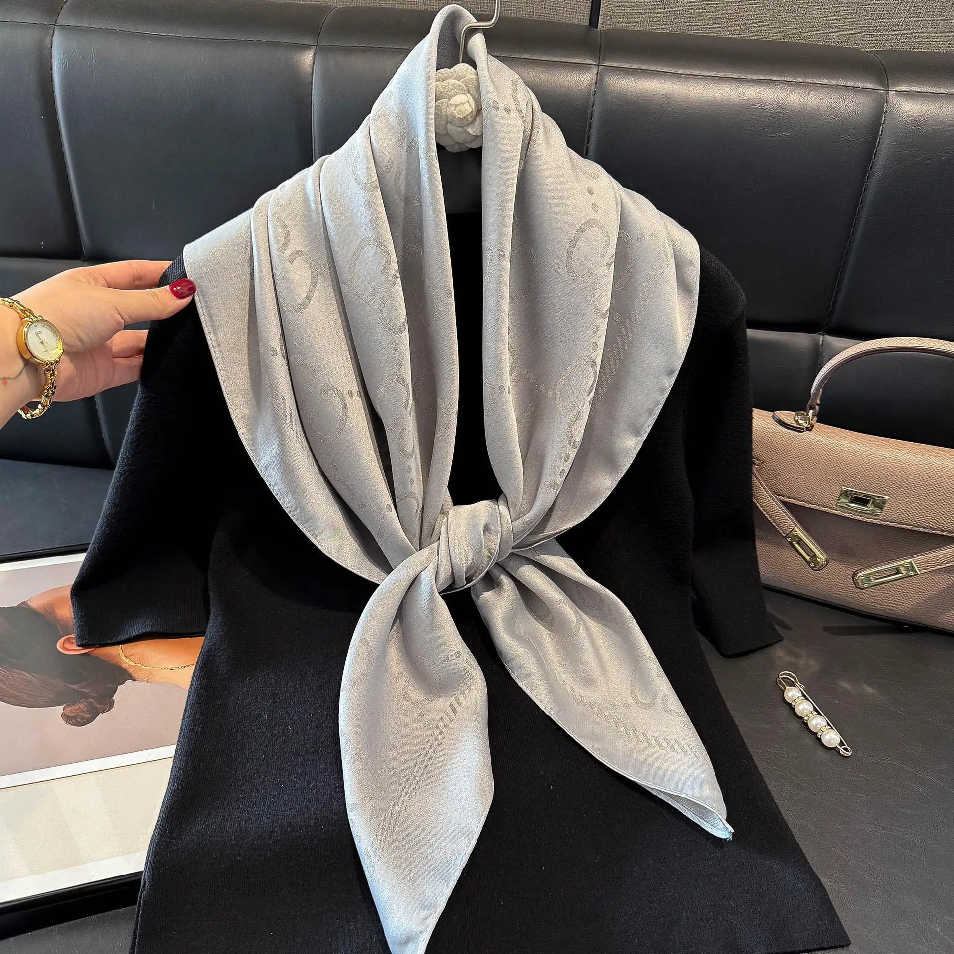 

Women's 90cm Square Silk Scarf Letter CC Headscarf New Sle Lyocell Cotton Scarf Faionable Autumn Svel Set