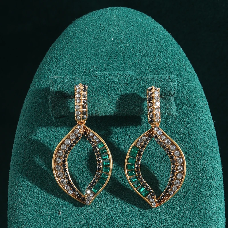 

Vintage Hollow Emerald Leaves Drop Earrings Gold Color High Quality Rhinestone Luxury Designer Wedding Jewelry Accessories 2025