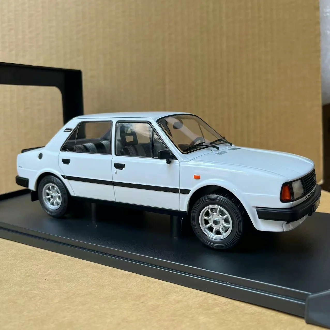 IXO 1:18 Scale SKODA 130L 1980 Simulation Alloy Car Model Diecast Toy Collectible Gifts Ornaments