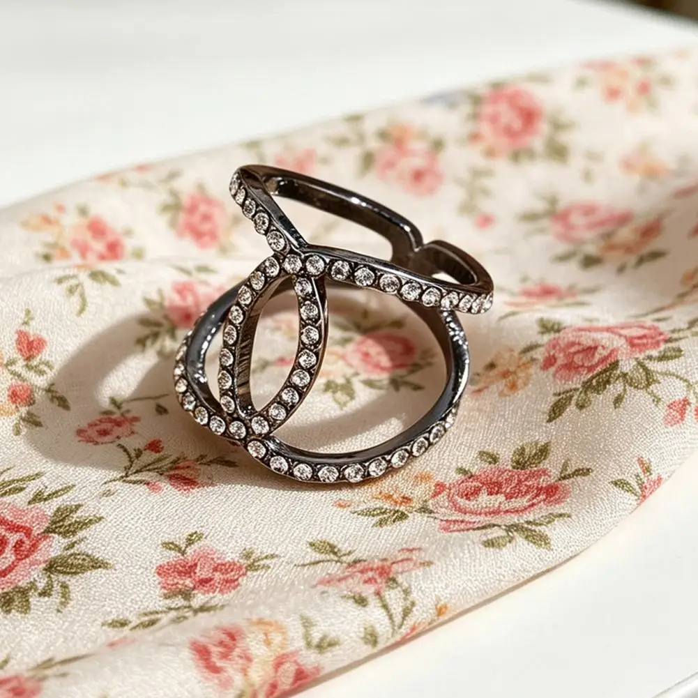 

Scarf Buckle Scarf Clip Exquisite Rhinestone Scarf Ring Clip Multi-use Metal Circle Buckle for Women’s Scarves Neckties Shawls