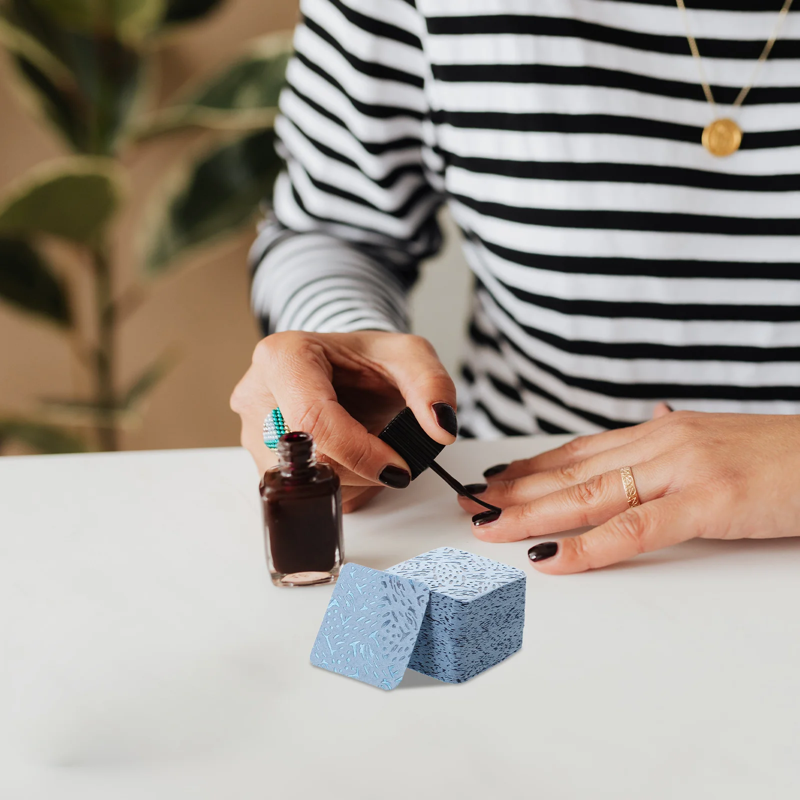 540 個糸くずの出ないネイルクリーンワイプポリッシュリムーバーパッド強力な拭き取り力サロンホーム旅行用スカイブルーメイクアップリムーバーパッド