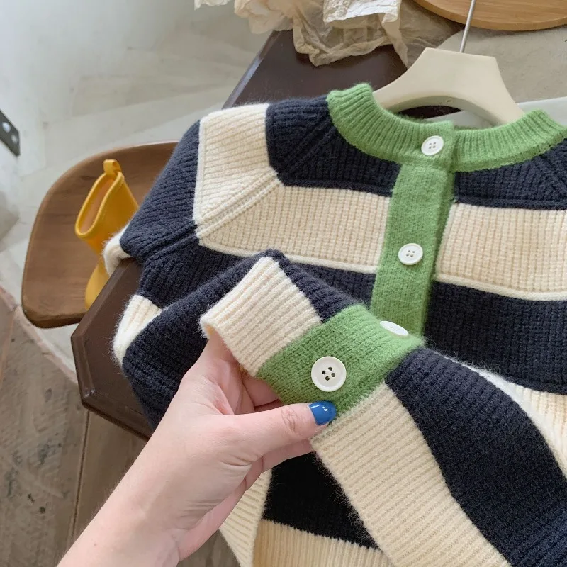 UNITIM Herbst Winter Kinder Jungen Pullover 2-8 Jahre Kinder Jungen Kontrast-Streifen Strickjacke Jacquard V-Ausschnitt Kleinkind Jungen Strickmantel – Detail 5