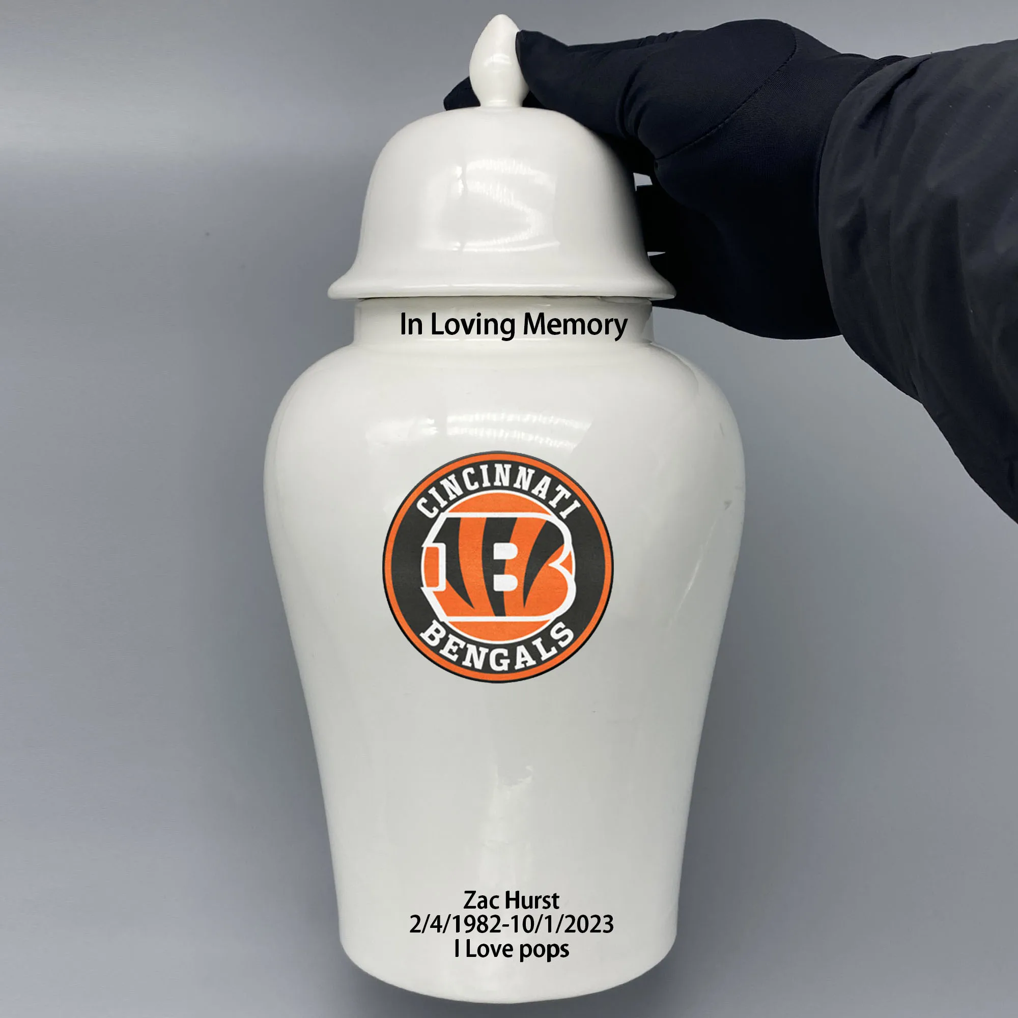 

Large Urn for Cincinnati Bengals-themed Logo Custom Urn.Send me the name/date you want to appear on the urn by Remarks Message.