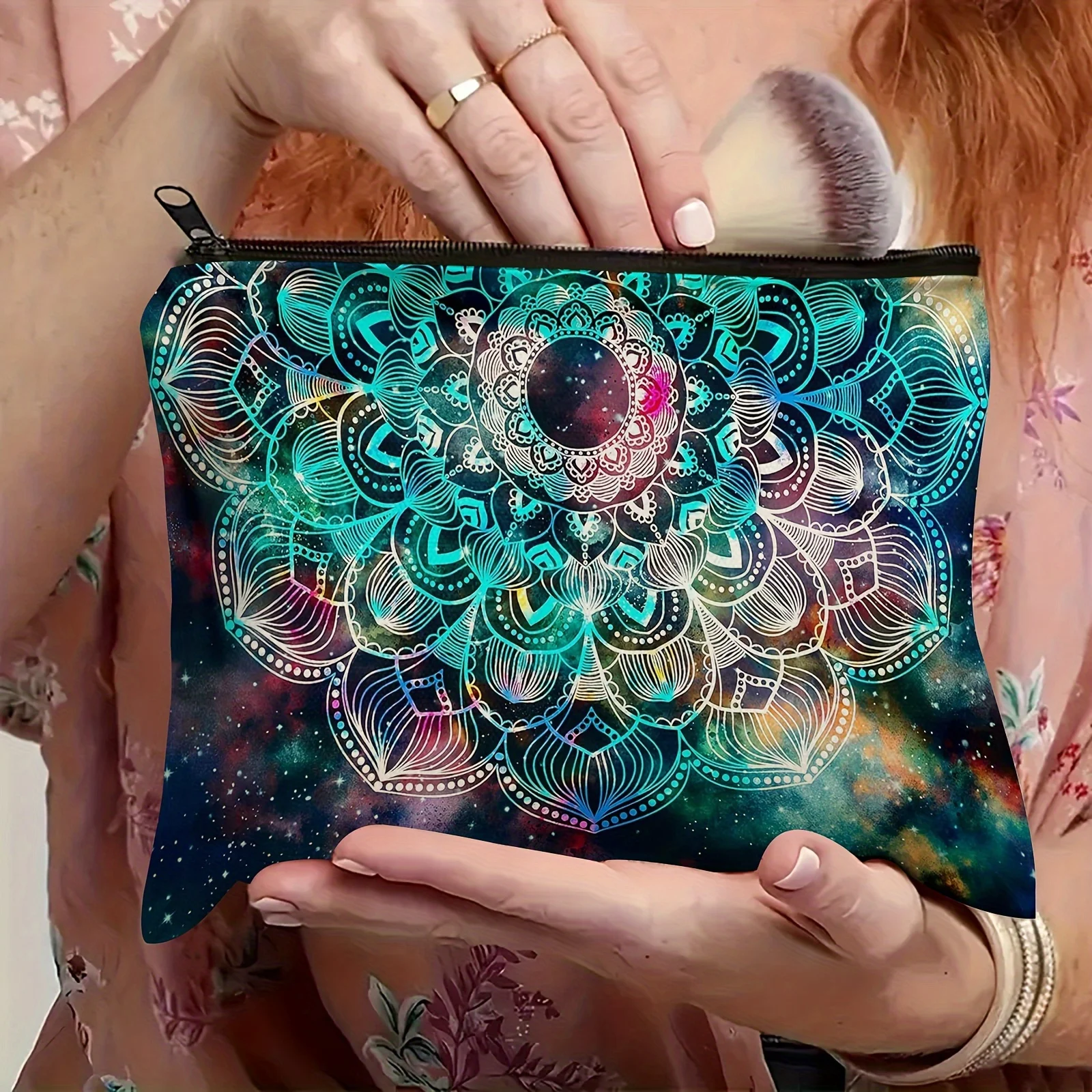 حقيبة مكياج كبيرة من سديم ماندالا، تصميم زهور كونية نابضة بالحياة، منظم أدوات الزينة للسفر للنساء، حقيبة مستحضرات التجميل بسحاب #2
