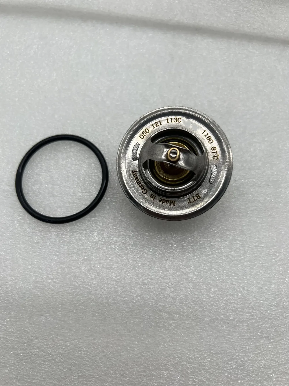Genuine OEM 87℃ Engine Coolant Thermostat w/ Gasket For VW Golf Jetta Passat Polo Audi A3 A4 TT 050121113C / 050121113H 2