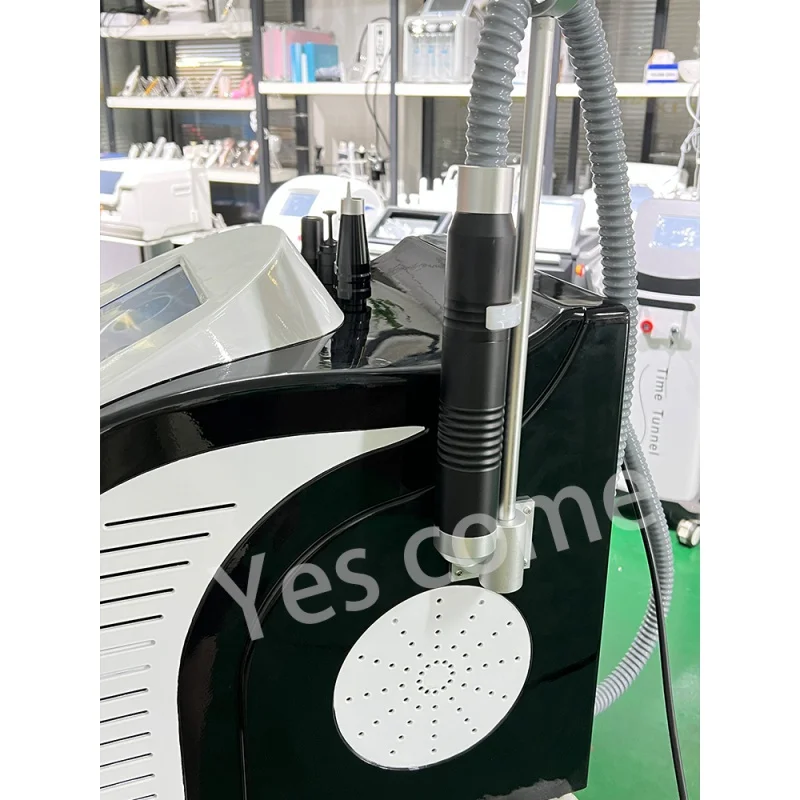 التكنولوجيا العالية أربعة أطوال موجية Nd Yag Laser 755 1320 1064 532 Nm Picosecond آلة التجميل لإزالة تجاعيد الحاجب الوشم