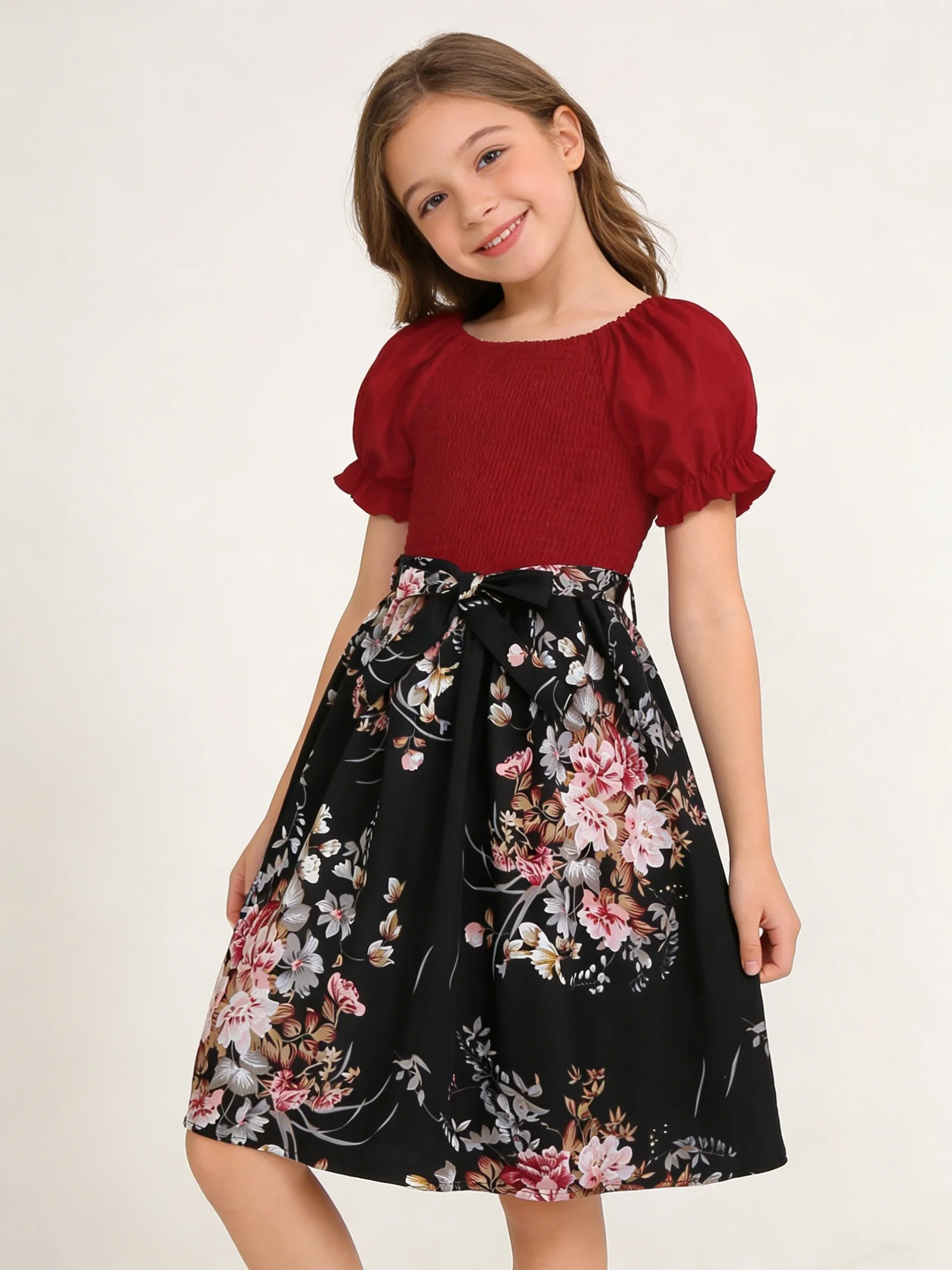 Sommerliches neues Midikleid für Mädchen mit eckigem Ausschnitt, bedrucktem Patchwork-Rock, modisch und süß, Freizeitkleid