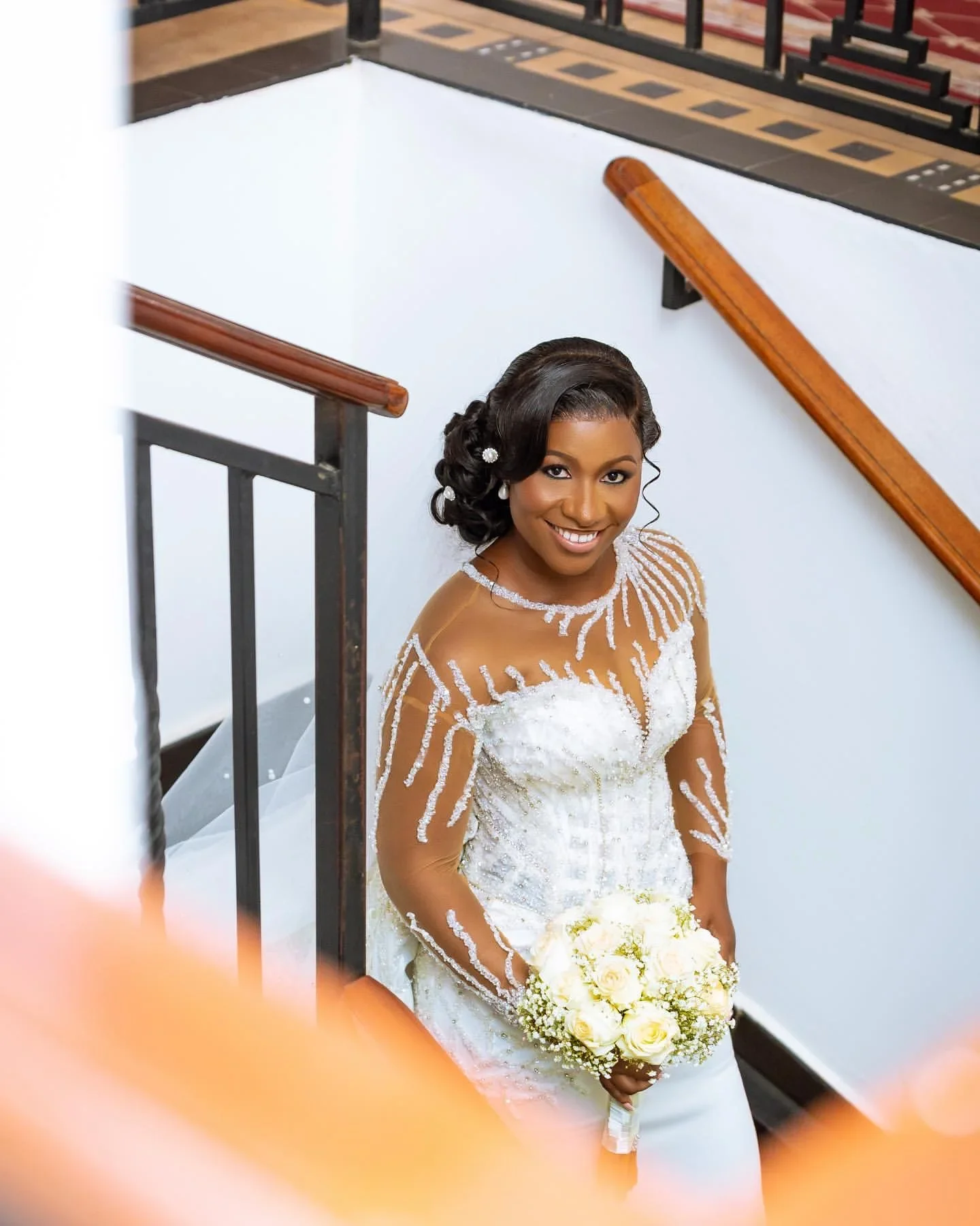 맞춤형 O넥 반짝이는 비즈 크리스탈 웨딩드레스 신부용 베스티도스 데 노비아 긴 소매 웨딩 가운 탈부착 가능한 스커트 포함