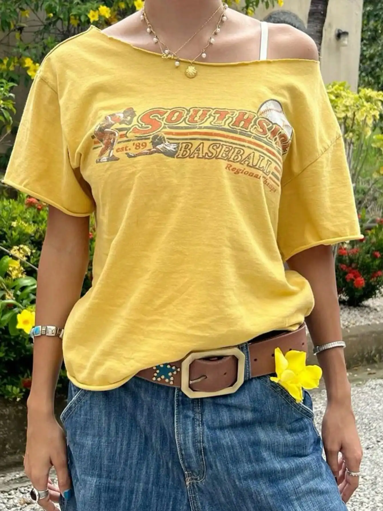 

Women's Yellow Vintage Baseball Print Off-Shoulder Casual T-Shirt