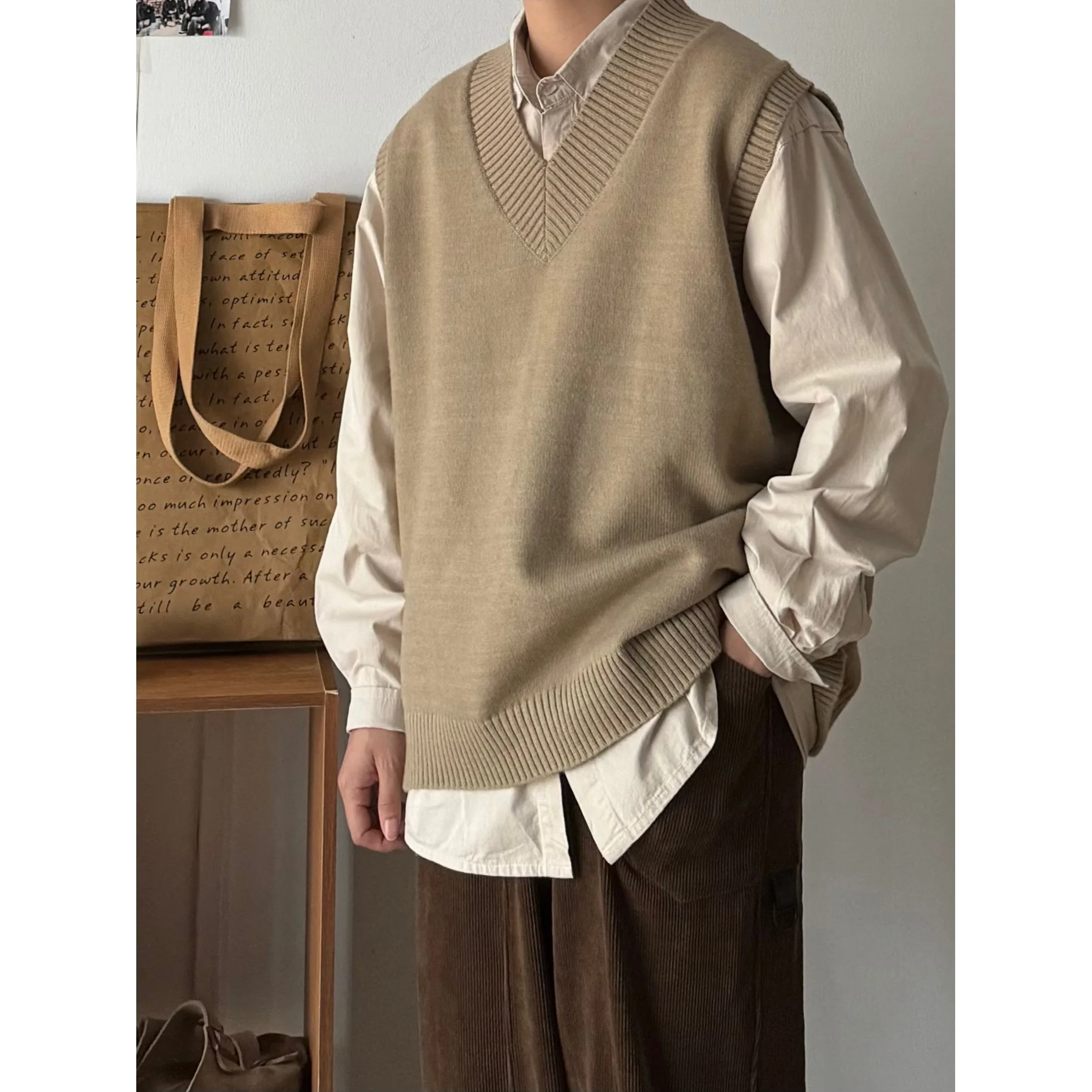 2025 Autumn Winter New Men V Neck Sleeveless Knit Vest Solid Color Loose Retro Casual Versatile Fashion Top