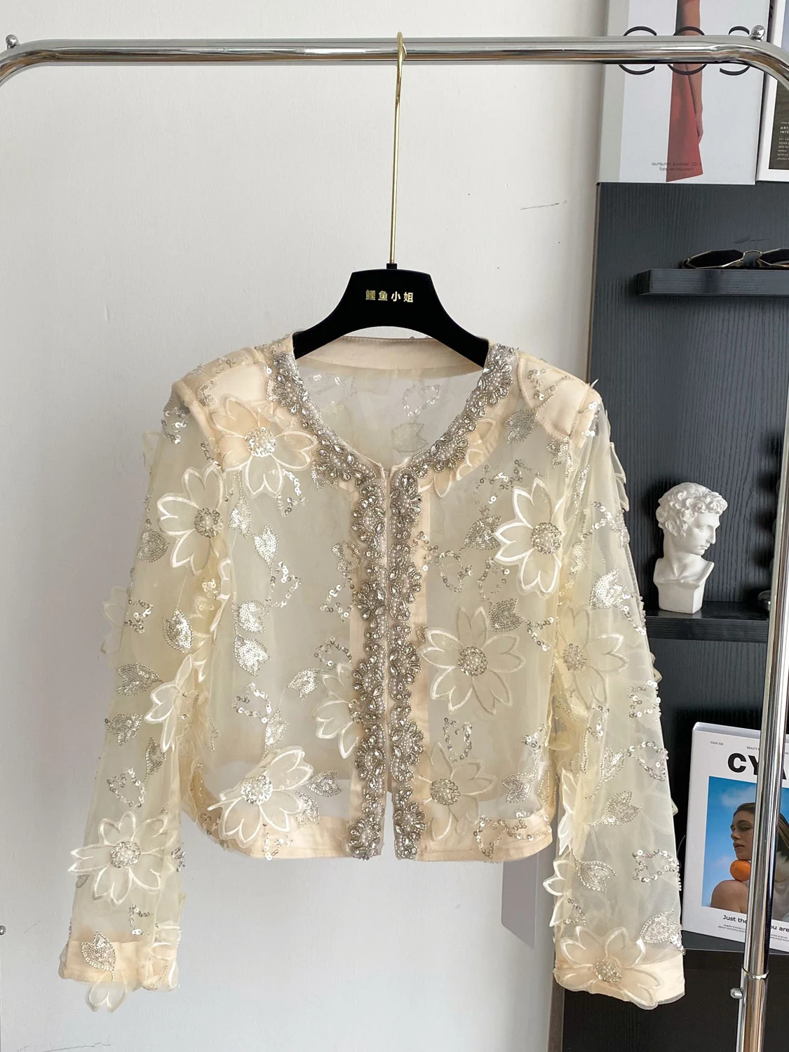 

Light Weight Sequin Embellied 3D Flower Outerwear for Women Korean Sle Loose Fit Long Sve Commute irt
