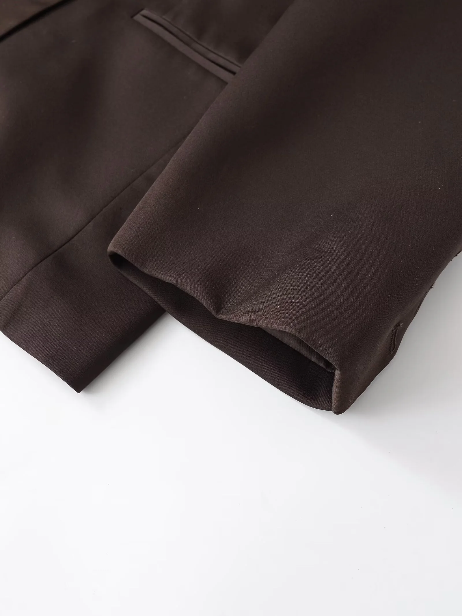 2025 Winter Neue frauen Casual Modische Einfache Vielseitige Revers Langarm Gepolsterte Schulter Lose Single Button Anzug Jacke