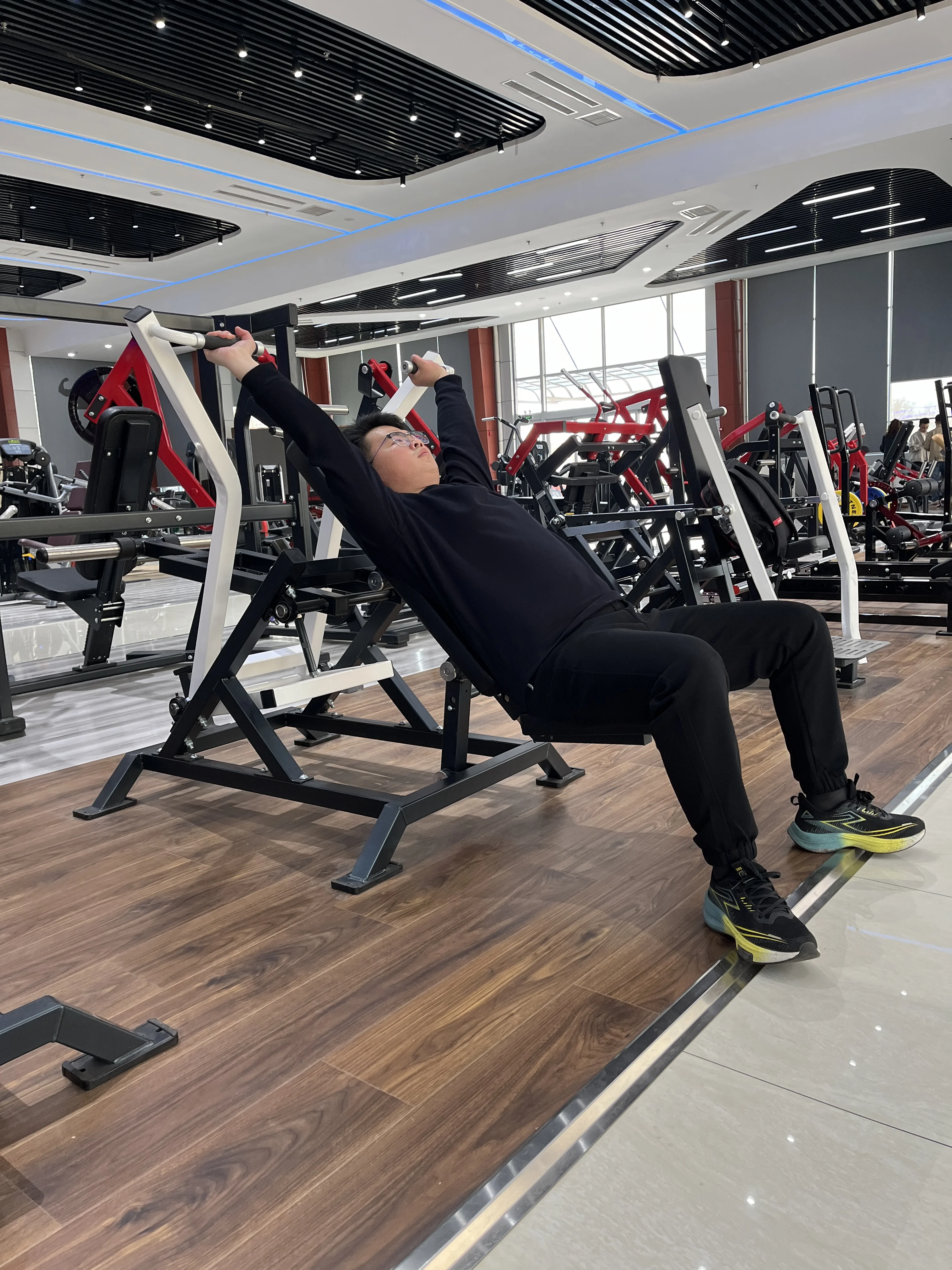 High-quality Commercial Fitness Rowing Machine with Tilt Chest Press Steel Construction Strength Training Gym Equipment