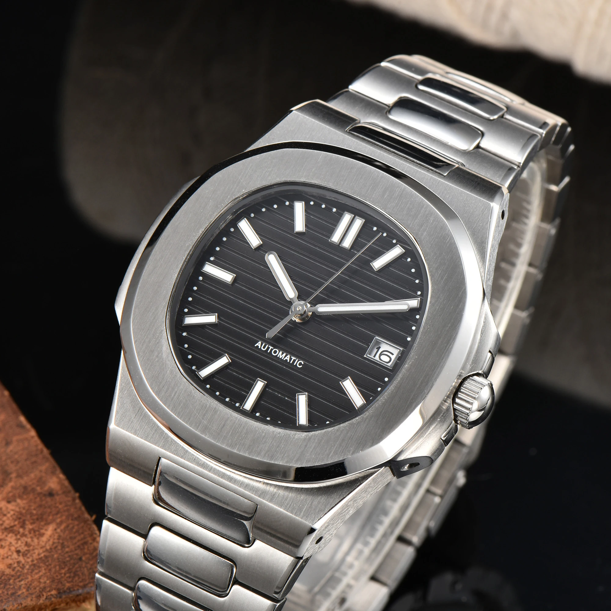 ساعة ميكانيكية أوتوماتيكية بالكامل مقاس 43 ملم مع حركة 8215 - ساعة يد أنيقة وعصرية ومقاومة للماء ومضيئة.