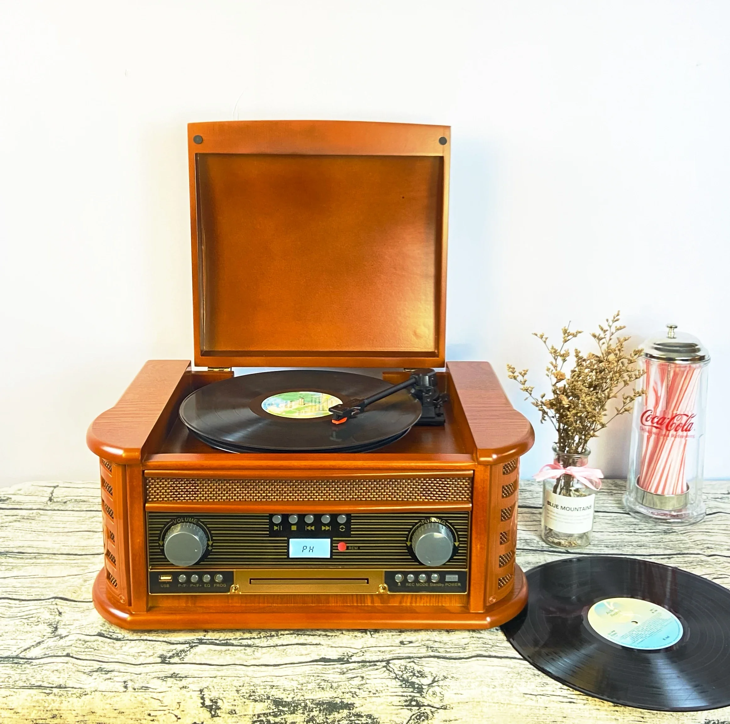 Retro desktop vinyl record player