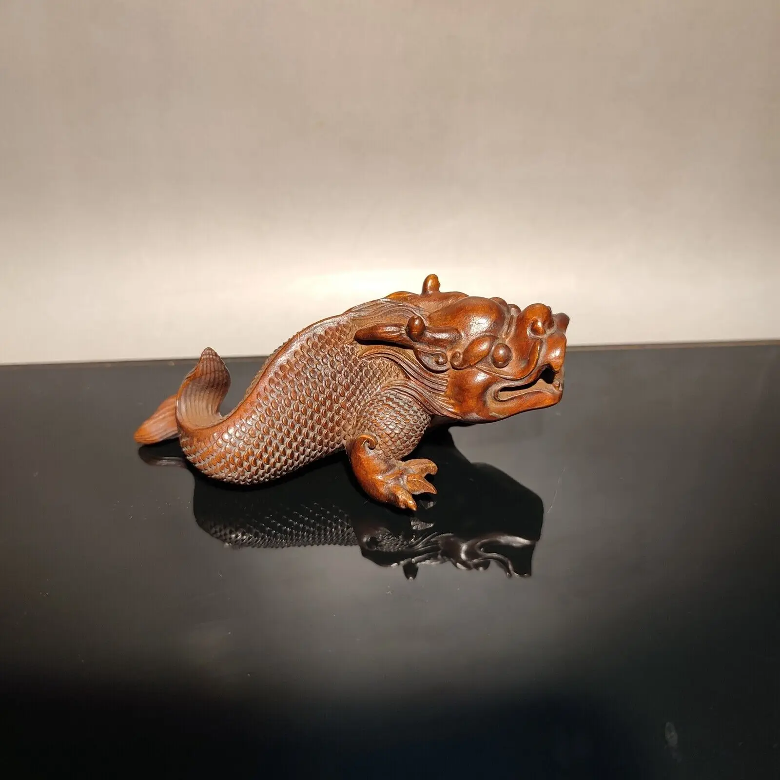 Japanese boxwood hand carved Loong Dragon Figure statue netsuke old collectable