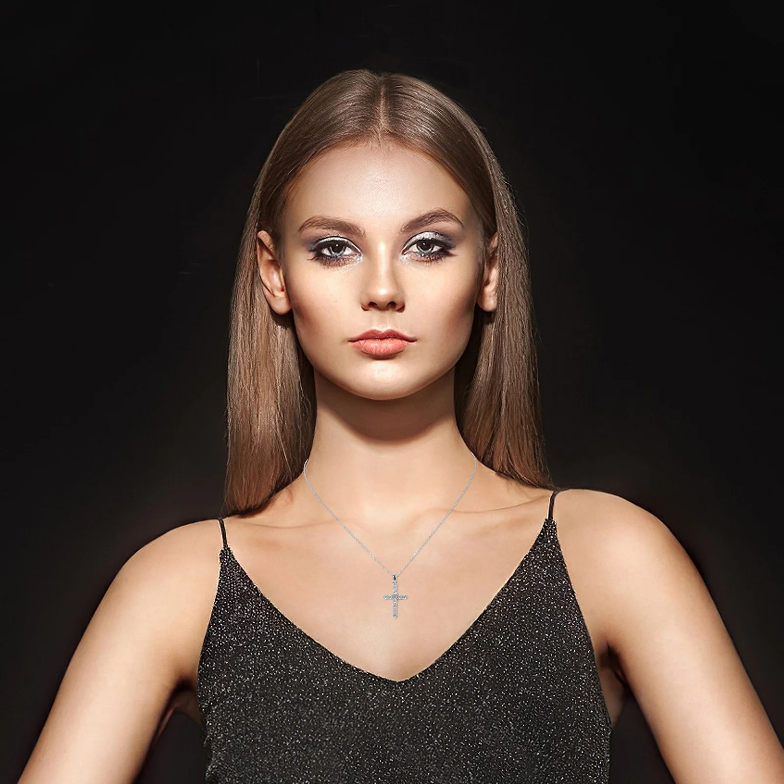 

Cross Crystal Pendant Necklace Sparkling Twisted Chain for Women Girls Casual Formal Wear Daily Jewelry Pendant Necklace