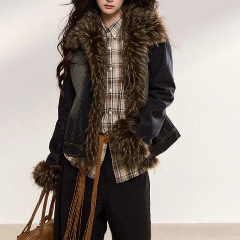 

Design Sense American Retro High-end Sense Fur Collar Splicing Denim Jacket 2025 Autumn and Winter Versatile and Thin Top Women