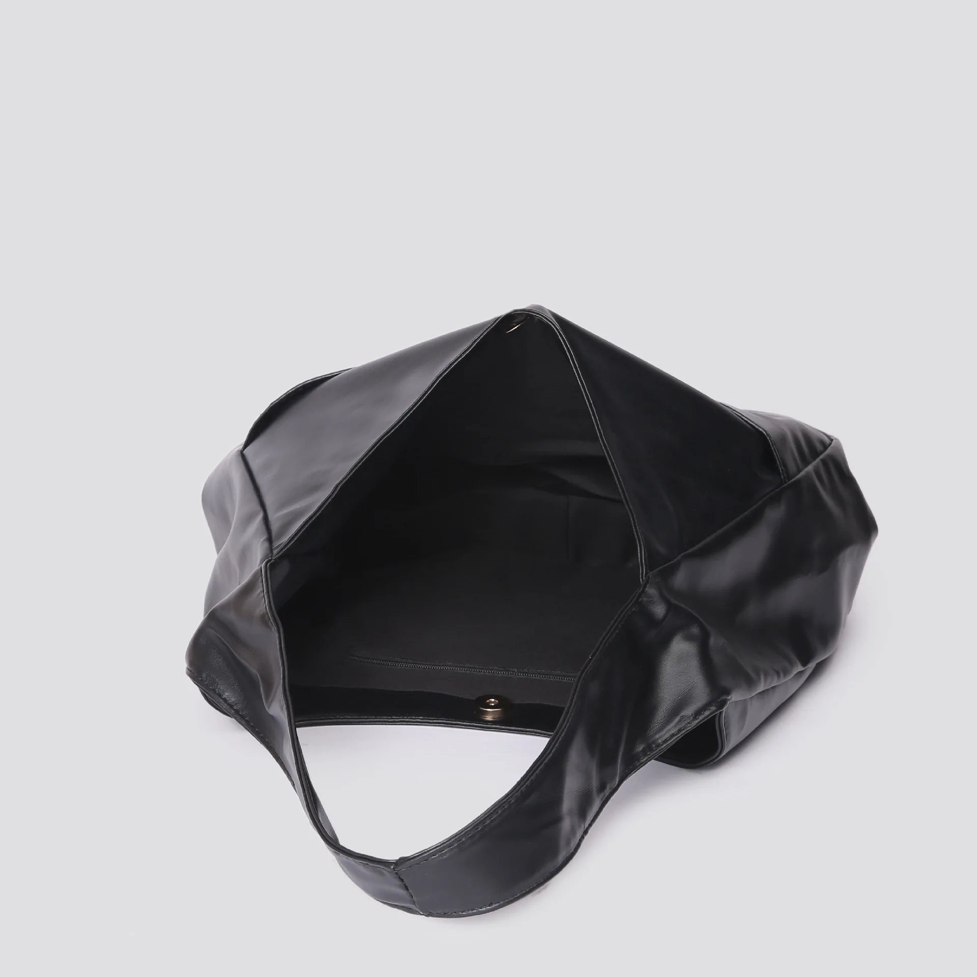 Große Tragetasche, neue schwarze Lederhandtasche, schlichte, lässige Damenhandtasche für den täglichen Gebrauch, modische und vielseitige Umhängetasche. – Detail 14