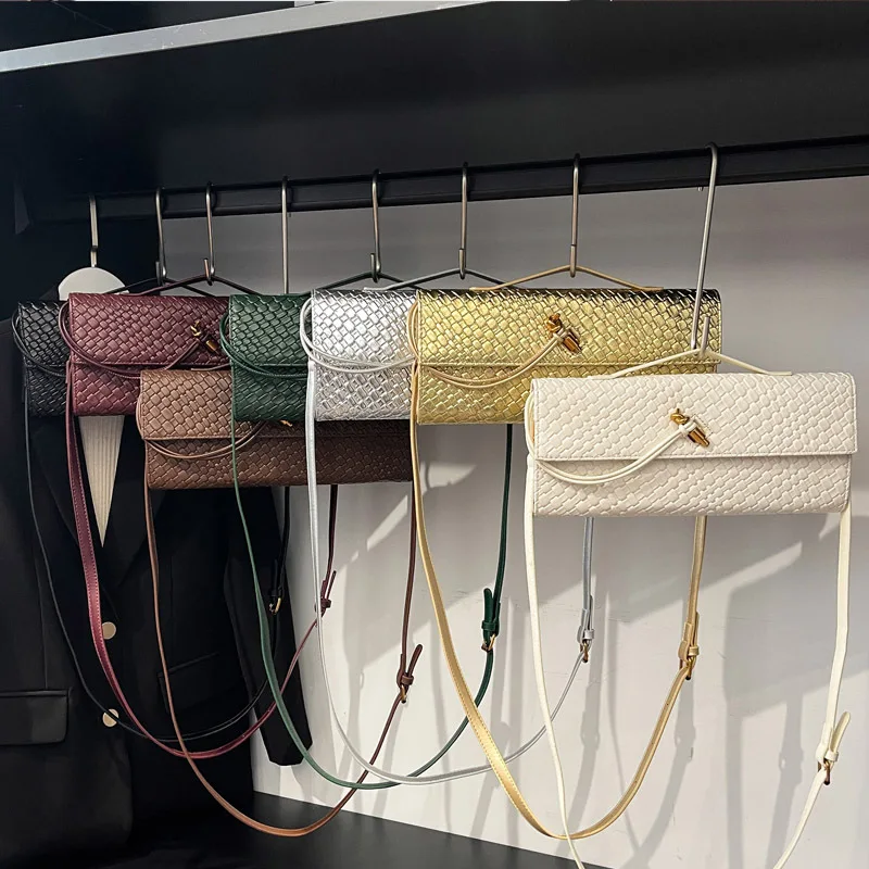 2025 Nieuwe geweven tas Enkele schouder Niche High-end horizontale draagbare dinertas Veelzijdige temperament Messenger Bag