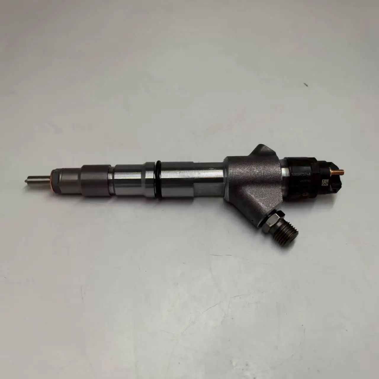 

Suitable for Weichai engine series injector assemblies OEM: 1000975748 0433172615 0445120502 0445120236 Original manufacturer