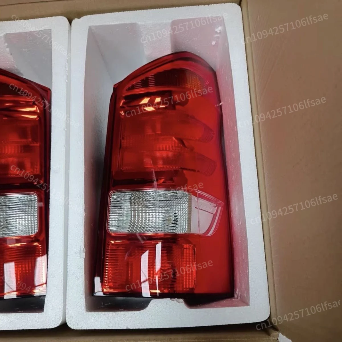 FOR Fujian Benz Xinweiting METRIS original tail light dismantling rear light assembly reversing brake rear combination