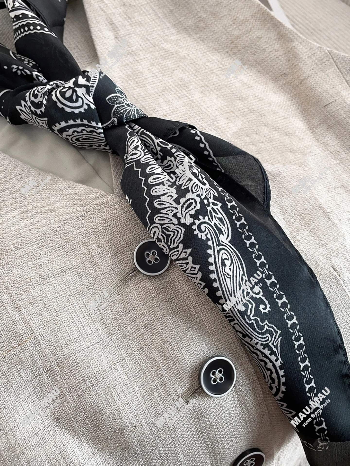 

Высококачественный осенний костюм, жилет, топ + шорты, комплект для женщин, южная масляная мода, повседневная одежда для поездок на работу, полиэфирное волокно, V-Ne на пуговицах