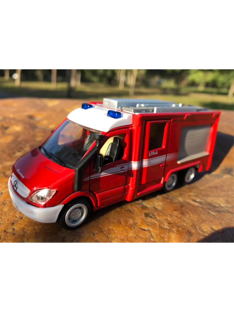 Diecast 1:50 Scale SIKU 2113 Benz Fire Truck Alloy Vehicle Model Finished Simulation Collection Decoration Gift Toys Display