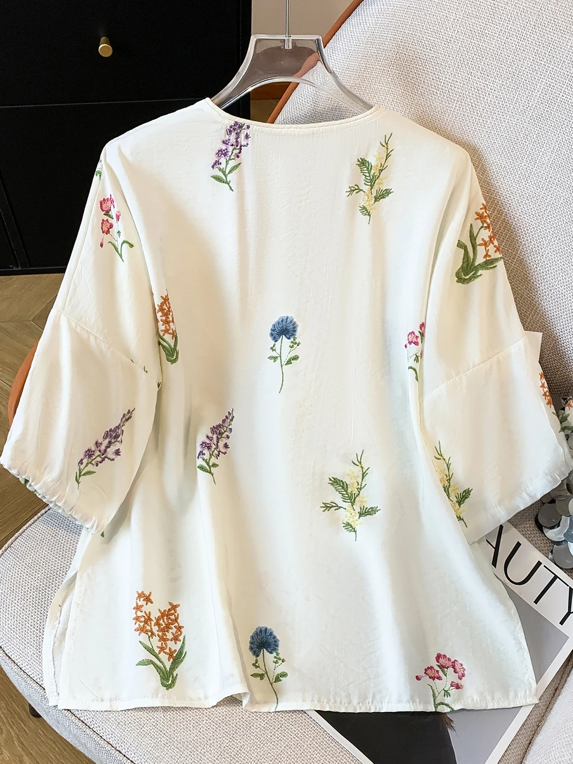 Faionable Chinese Sle Embroidered T-irt And orts Set round Ne Seven Sve Loose Waist ort Pants Women's Suit