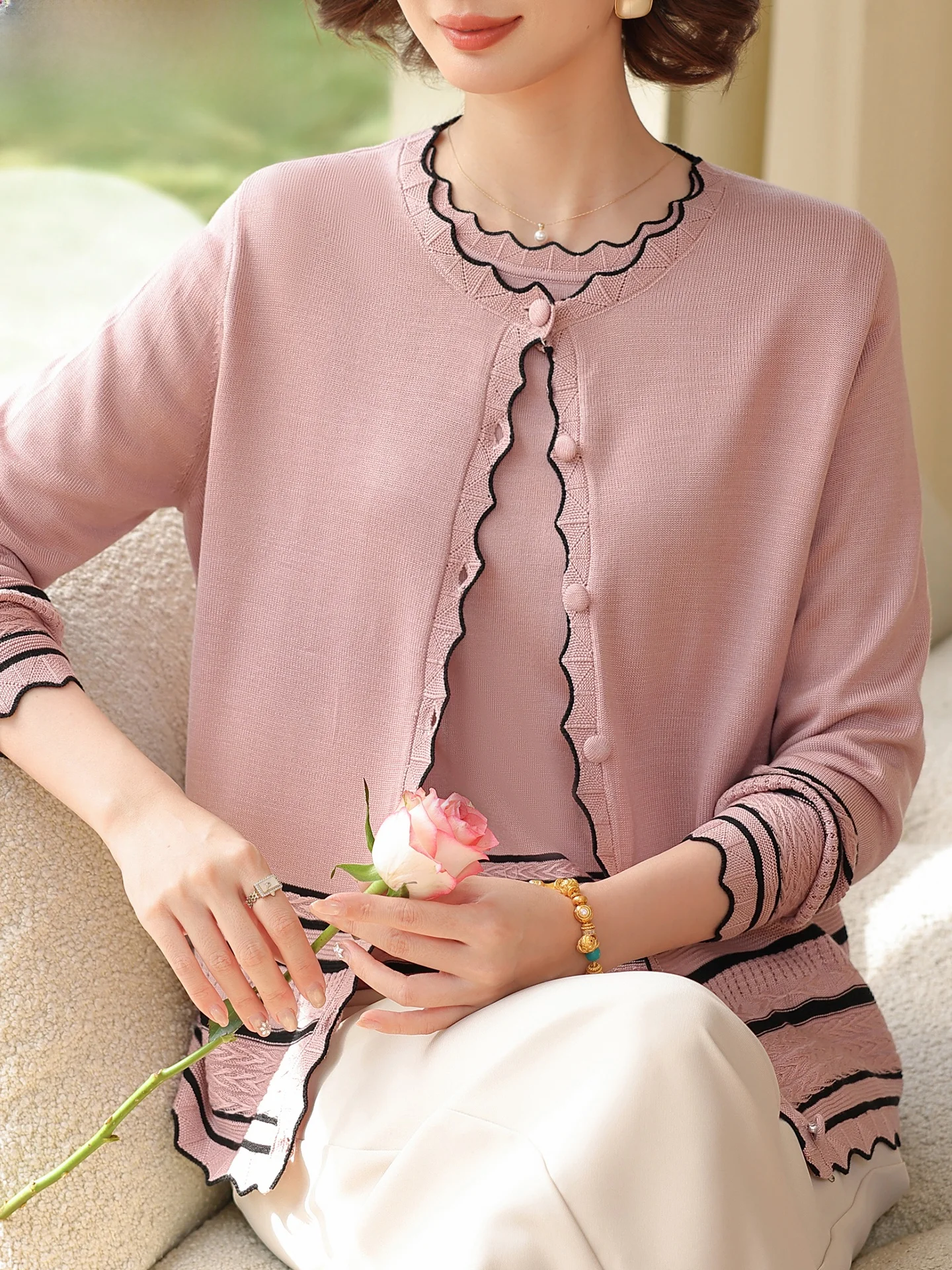 

Sli Spring Outerwear Set for Women Ele And Sophistied Knitted Top And Bot for Middle-Aged And ly