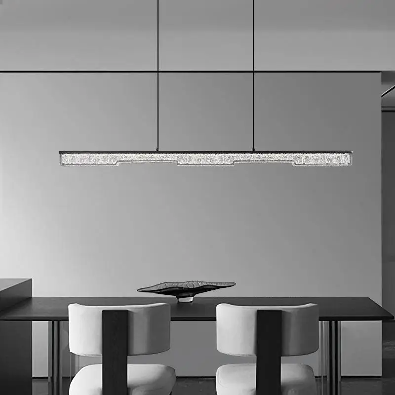 ثريا مطعم طويلة وبسيطة وحديثة جميع المصابيح النحاسية وطاولة الطعام ومطعم إيطالي بسيط