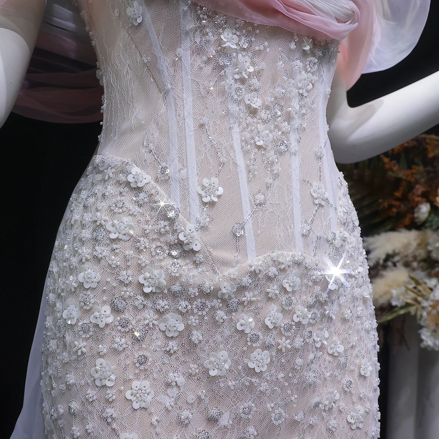 Sharon Said Dubai Elegantes Abendkleid in Blush Pink mit Blumenmuster und Perlen, schulterfrei, Meerjungfrauenstil, arabisches Damen-Abendkleid, SS519, maßgeschneidert – Detail 5