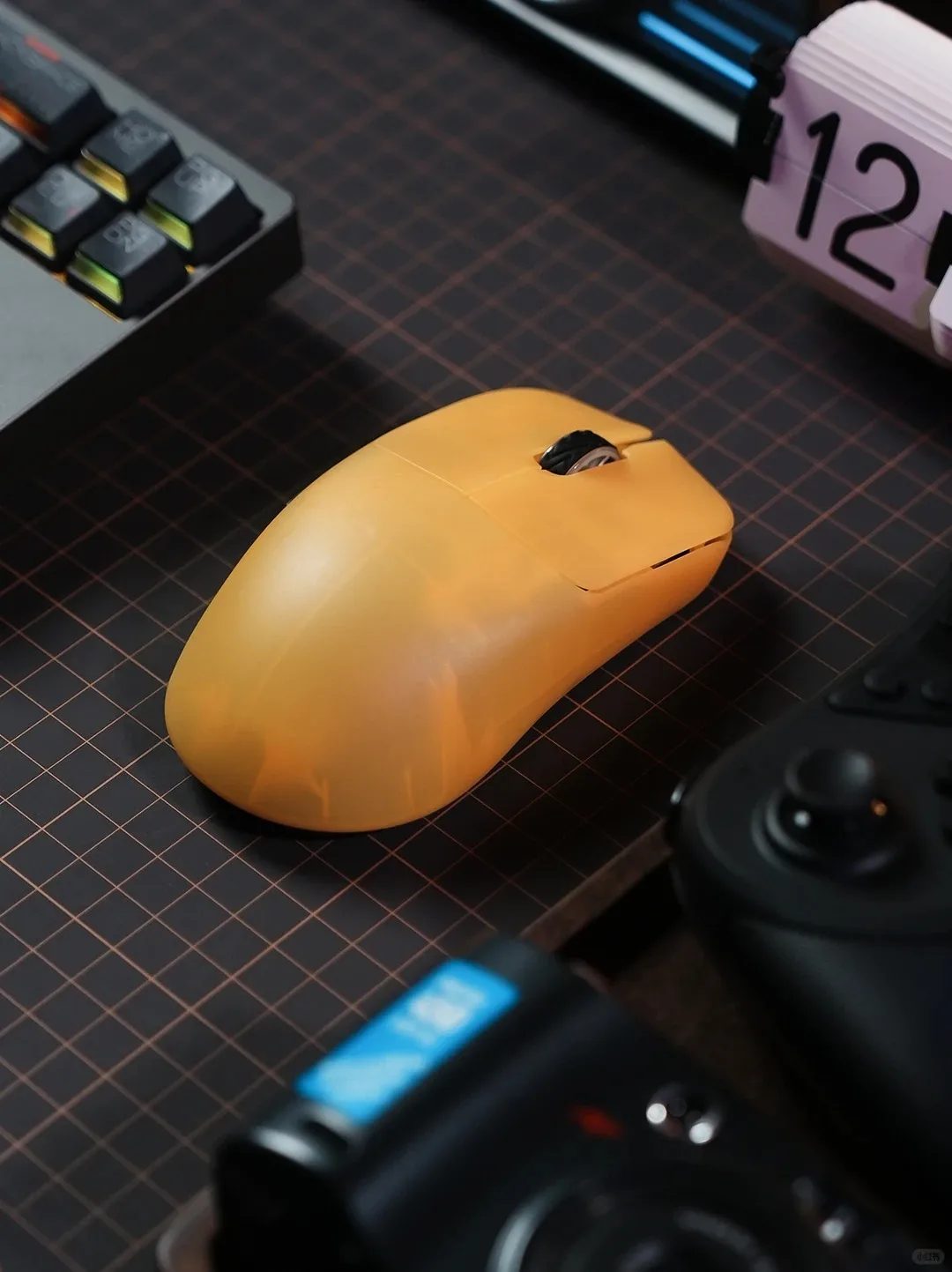 

James Donkey Amber Yellow 2.4G Wireless Bluetooth Gaming Mouse Lightweight Transparent RGB PAW3395 8K 3 Mode Esports Mouse 2600