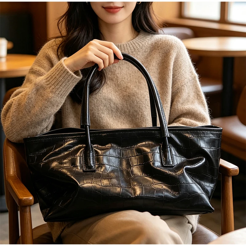 Luxuriöse Handtasche aus Rindsleder mit Krokodil-Textur und Steinmuster, Große Kapazität, Damen-Schultertasche mit Magnetverschluss, Schwarz – Detail 10