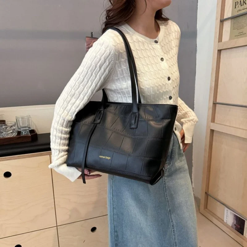 

Famous Designer Women's Messenger Bag Stylish Leather Crossbody Purse Elegant Shoulder Handbag Classic Ladies Tote Bag