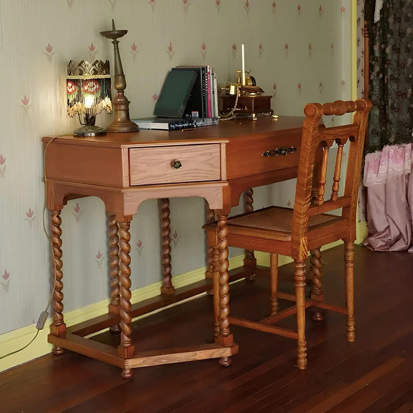 Retro solid wood dresser, antique curved drawer storage locker, light luxury multi-functional desk