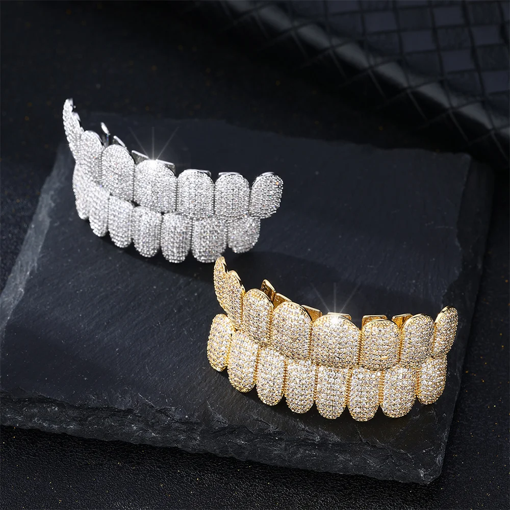 Хип-хоп модный набор зубов Iced Out Grills для мужчин и женщин Bling AAA + CZ Stones Paved Copper Dentist Decor Косплей Зубы Ювелирные изделия