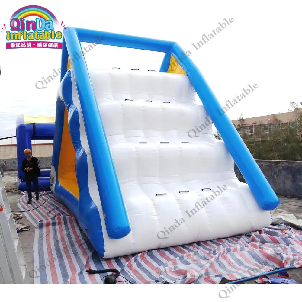 Beliebte aufblasbare Wasserrutsche, riesige aufblasbare Dreieck-Wasserrutsche für den Sommer am Meer zum Spaßhaben