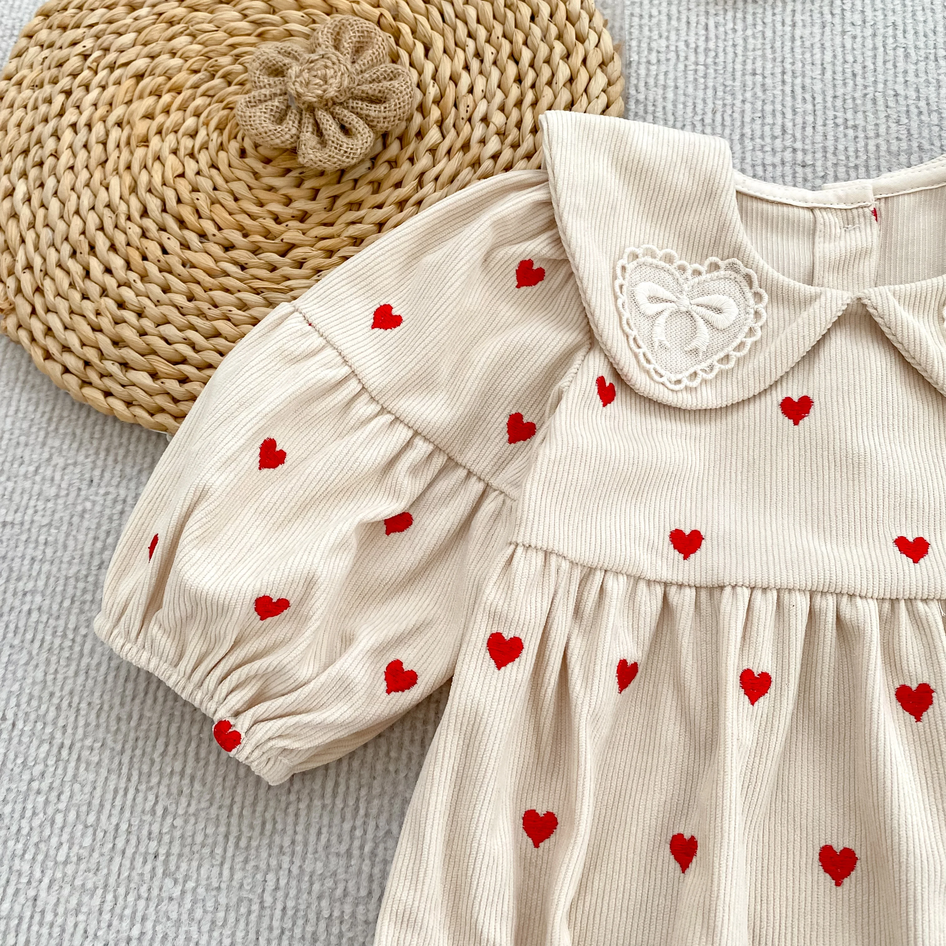 2026 Neuer Koreanischer Stil Baby Mädchen Cord-Bodysuit Rotes Herzmuster Langarm-Strampler Säuglings-Frühlings-Herbst-Kleidung 0-24M – Detail 9