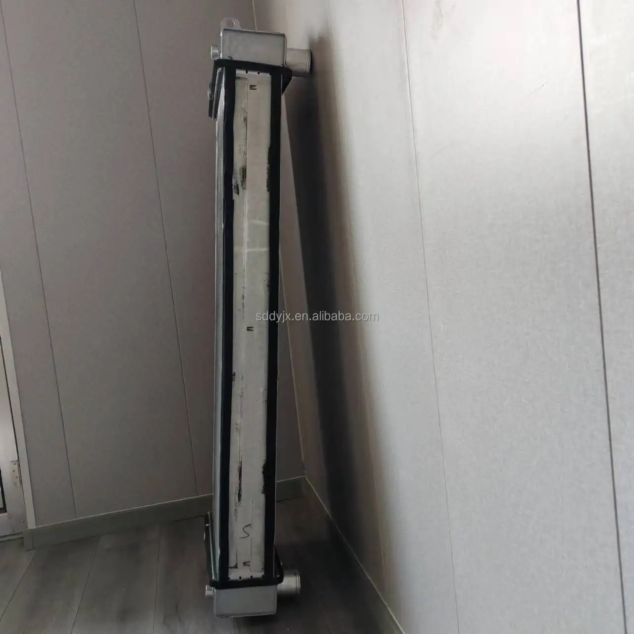 Hot Sale Hitachi Practical Radiator Cooler Water Tank Aluminium XB00001051 for Zax360-5A Excavator High Quality Essential