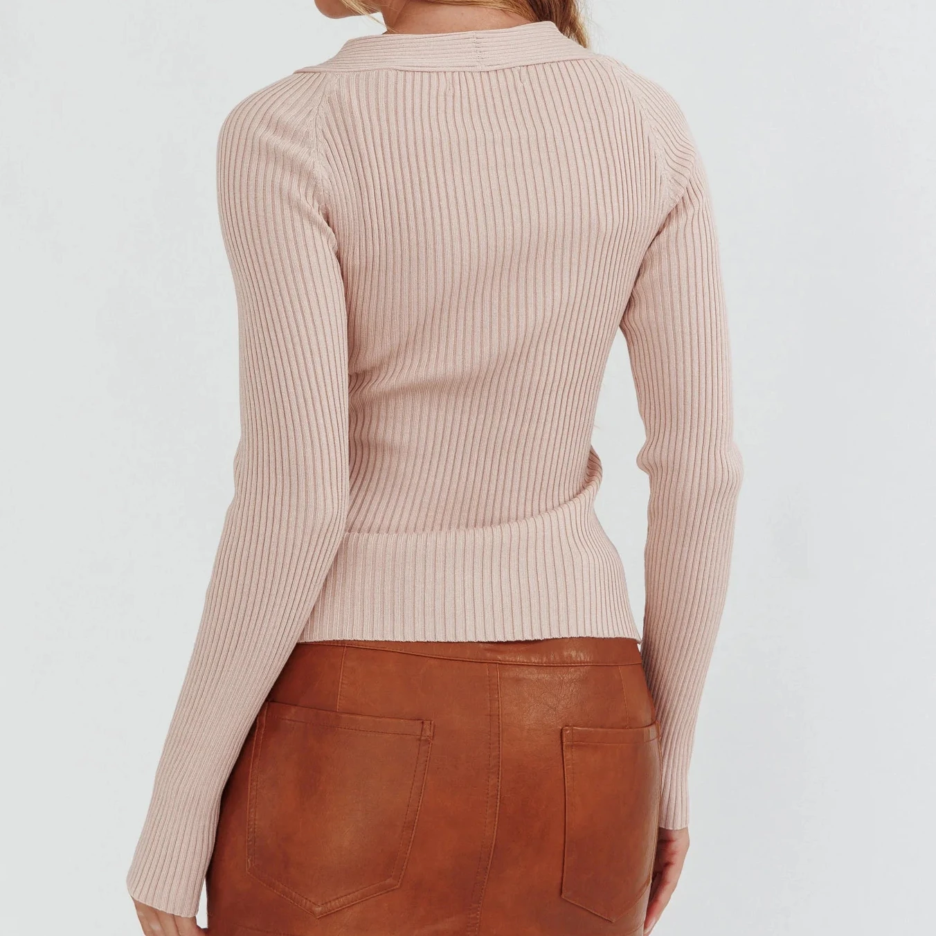 سترة نسائية متميزة ذات لون اللوتس ورقبة مجوفة ومتماسكة، ملابس خريفية ذات مقاس نحيف، بلوفرات عالية الجودة