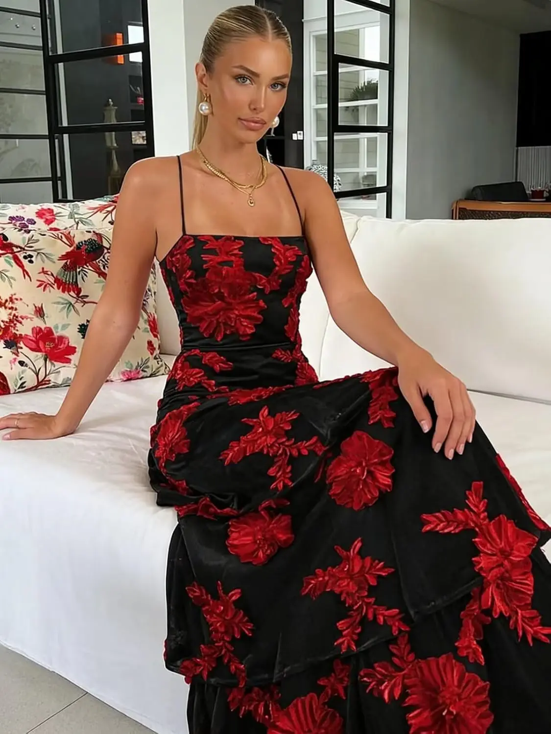

Luxury Ruffle Floral Embroidery Spaghetti Strap Prom Dress Long A Line Tiered Bridesmaid Dresses Formal Evening Party Gowns