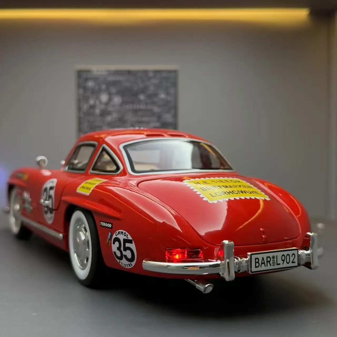 

1:18 300SL Classic Car Alloy Diecast Car Model Home Interior Decoration Ornaments Sound & Light Collect Hobby Gift