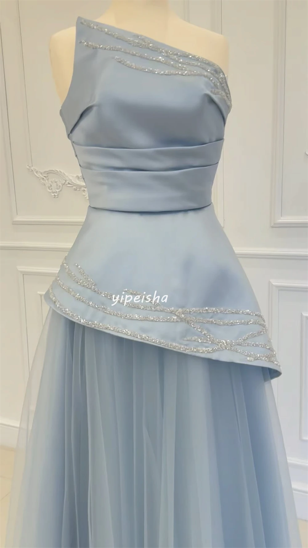 ที่กําหนดเองคุณภาพสูง Tulle Sequined Ruched A-Line หนึ่งไหล่ Midi ชุด Quinceanera เซ็กซี่ Sparkle ขนาด